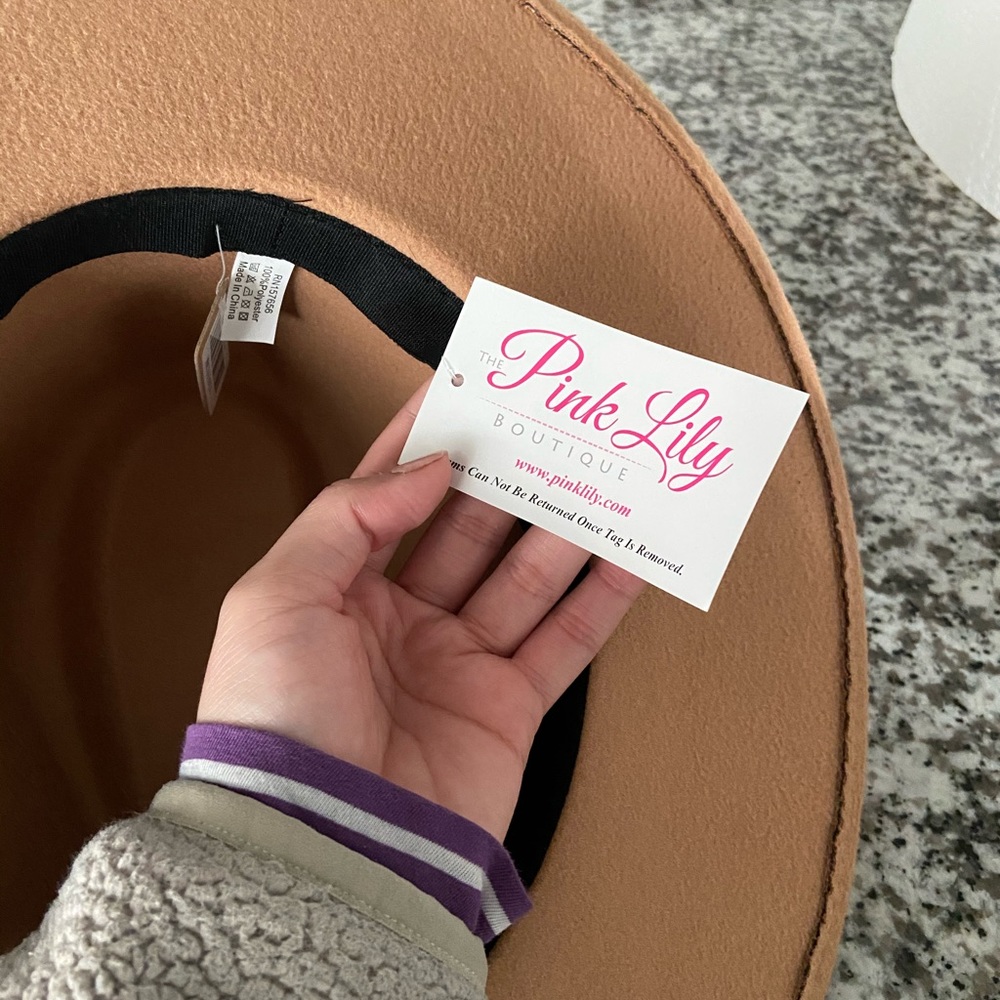 Wide brim hat